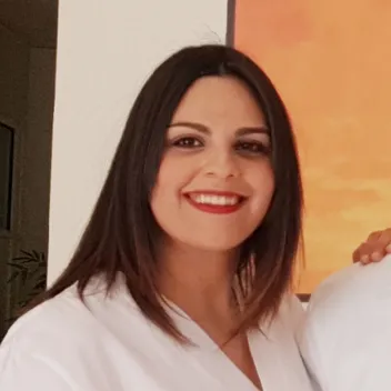 Beatriz López Calero, Atención al paciente, quiromasajista deportiva y especialista en aparatología estética de la Clínica María Mil